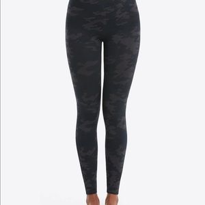 SPANX Look At Me Now Seamless Leggings S